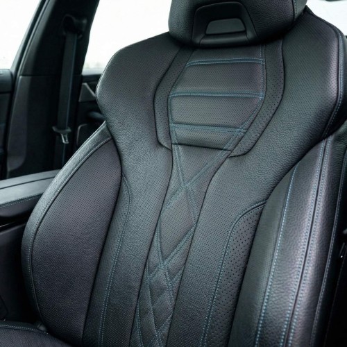 Fotel samochodowy faktura skóry Groszek