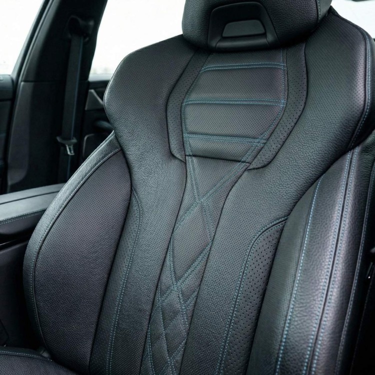 Fotel samochodowy faktura skóry Groszek