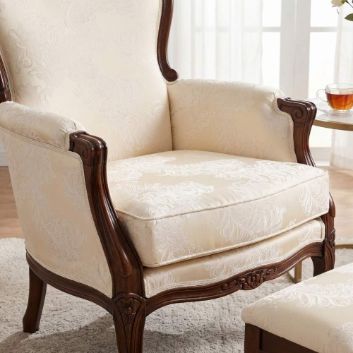 Wysokiej jakości polskie tkaniny obiciowe – jasny, beżowy żakard Diva w klasyczne ornamenty aranżacja fotel