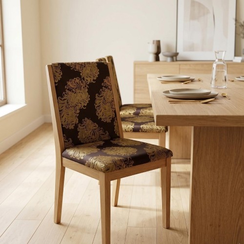 Brązowo-złota tkanina tapicerska żakardowa Diva w barokowe wzory – Polskie Tkaniny aranżacja krzesło