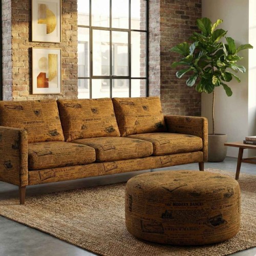 Złota tkanina obiciowa Oldpress z tkanym wzorem starej gazety – Polskie Tkaniny aranżacja